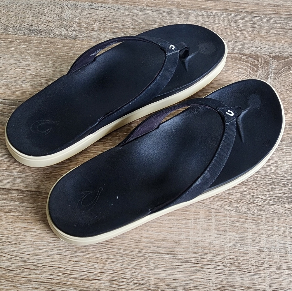 OluKai Black and Cream Women's Sandals